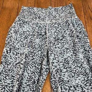 ATHLETA Salutation Jogger Ocelot Spot Minimalist Gray Size S Womens Active Read